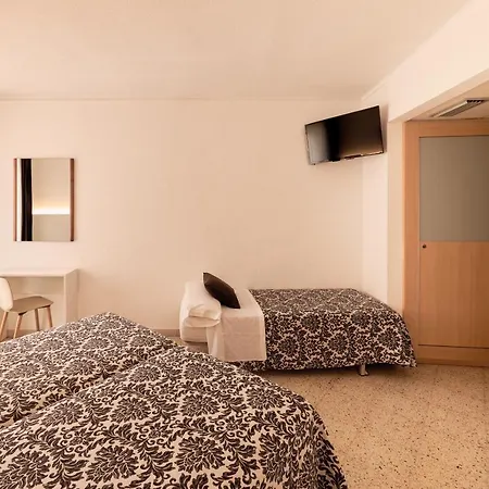 Miami - El De Siempre, Nunca Hotel
