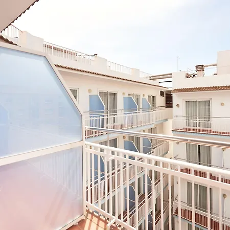 Miami - El De Siempre, Nunca מלון