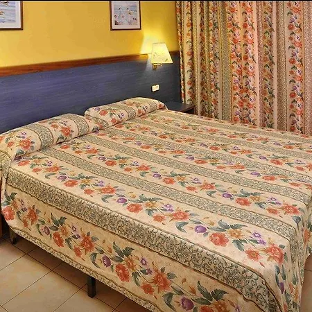 Miami - El De Siempre, Nunca Hotel