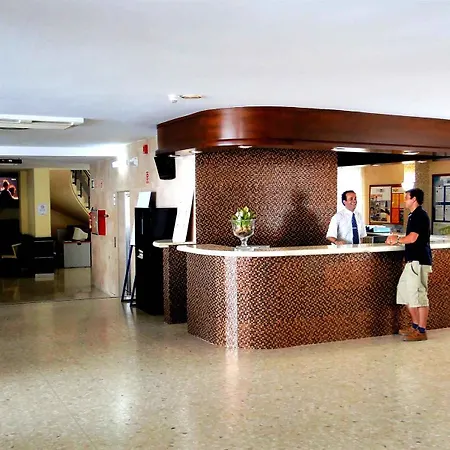 Miami - El De Siempre, Nunca Hotel